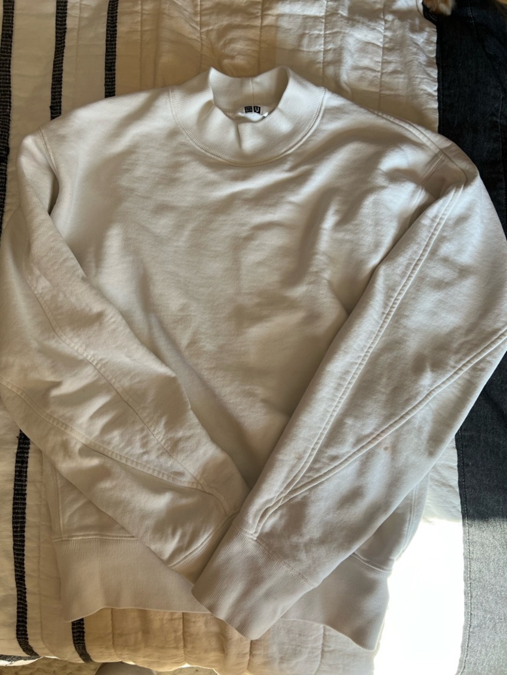 Uniqlo Women’s white/Cream Crewneck Pullover Sweater